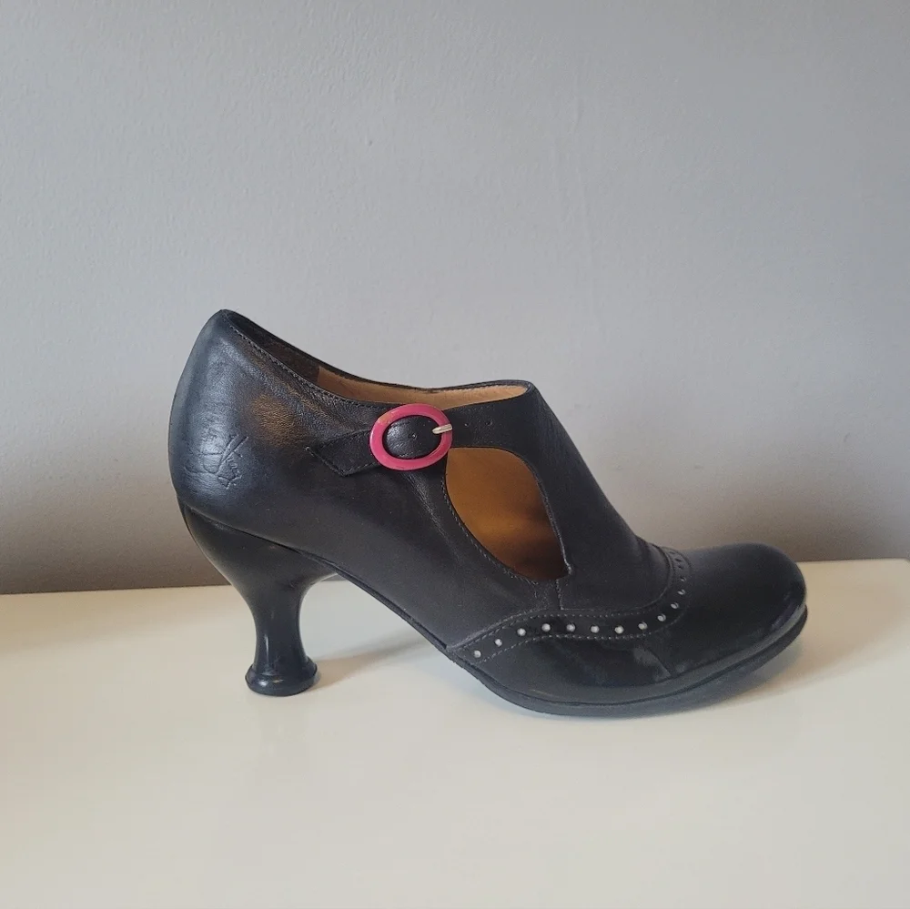 Fluevog Bellevue Ella Baker Brogued Heel With Cutout, GUC, Size 6 - Picture 7 of 11